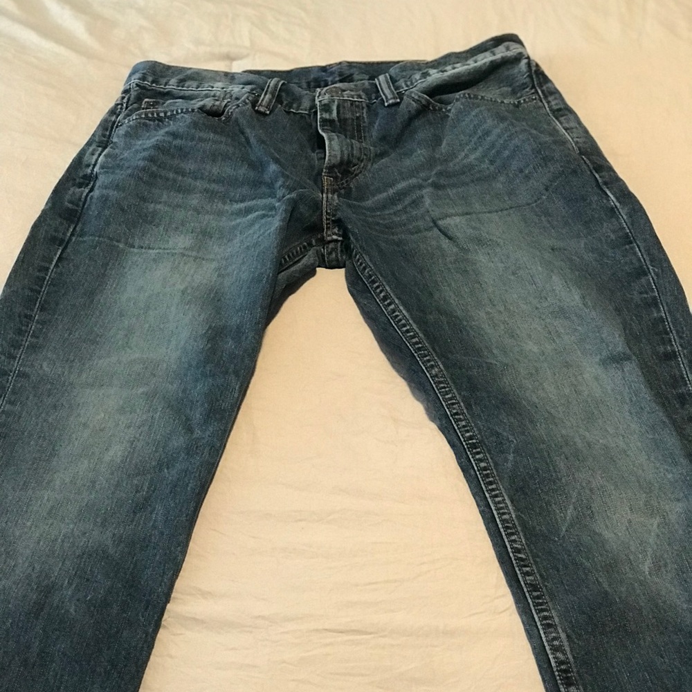 Levi’s Men 32x30. Slim cut.